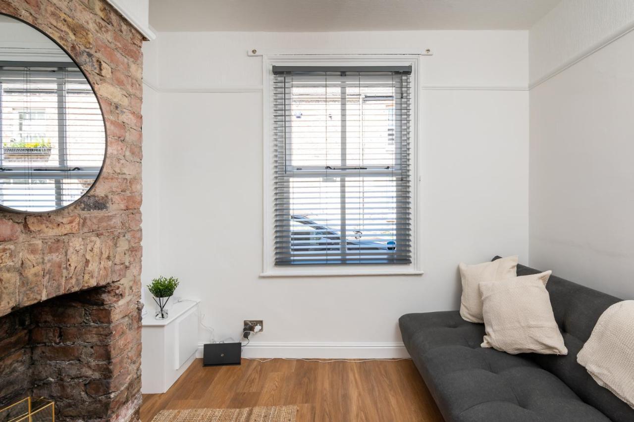 Stylish, Centrally Located Terrace - Pass The Key Йорк Экстерьер фото